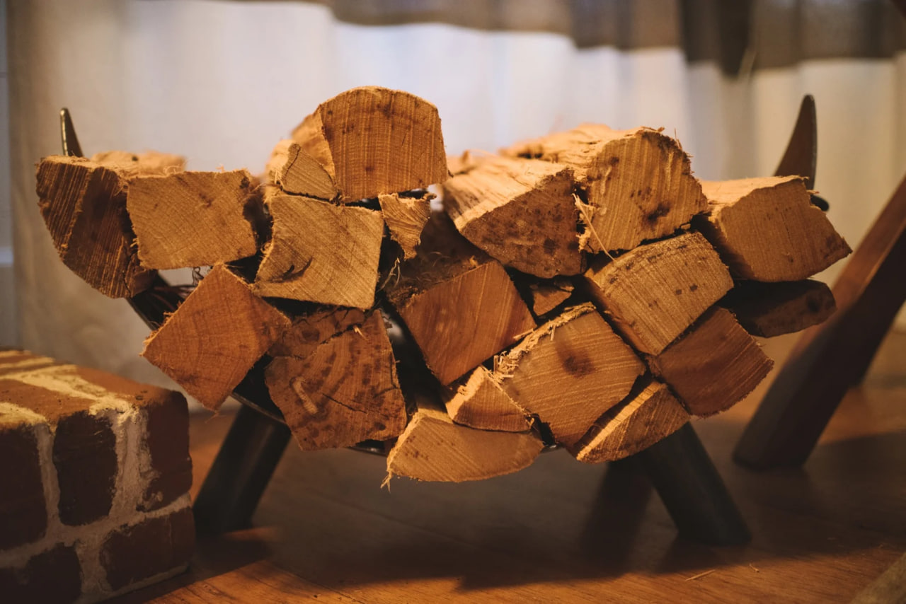 ARTISANAL HICKORY FIREWOOD RACK